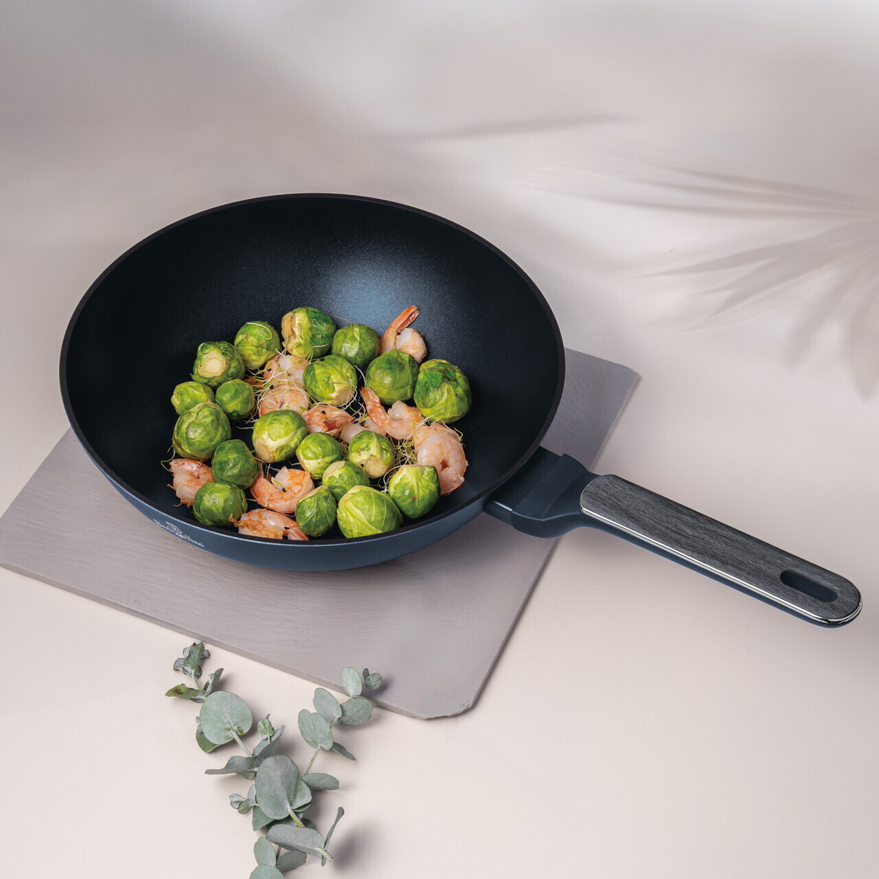 Tigaie Wok Berlinger Haus, Deep Sea, 28 cm, 3.5 L, aluminiu forjat, albastru mat/gri - imagine 6