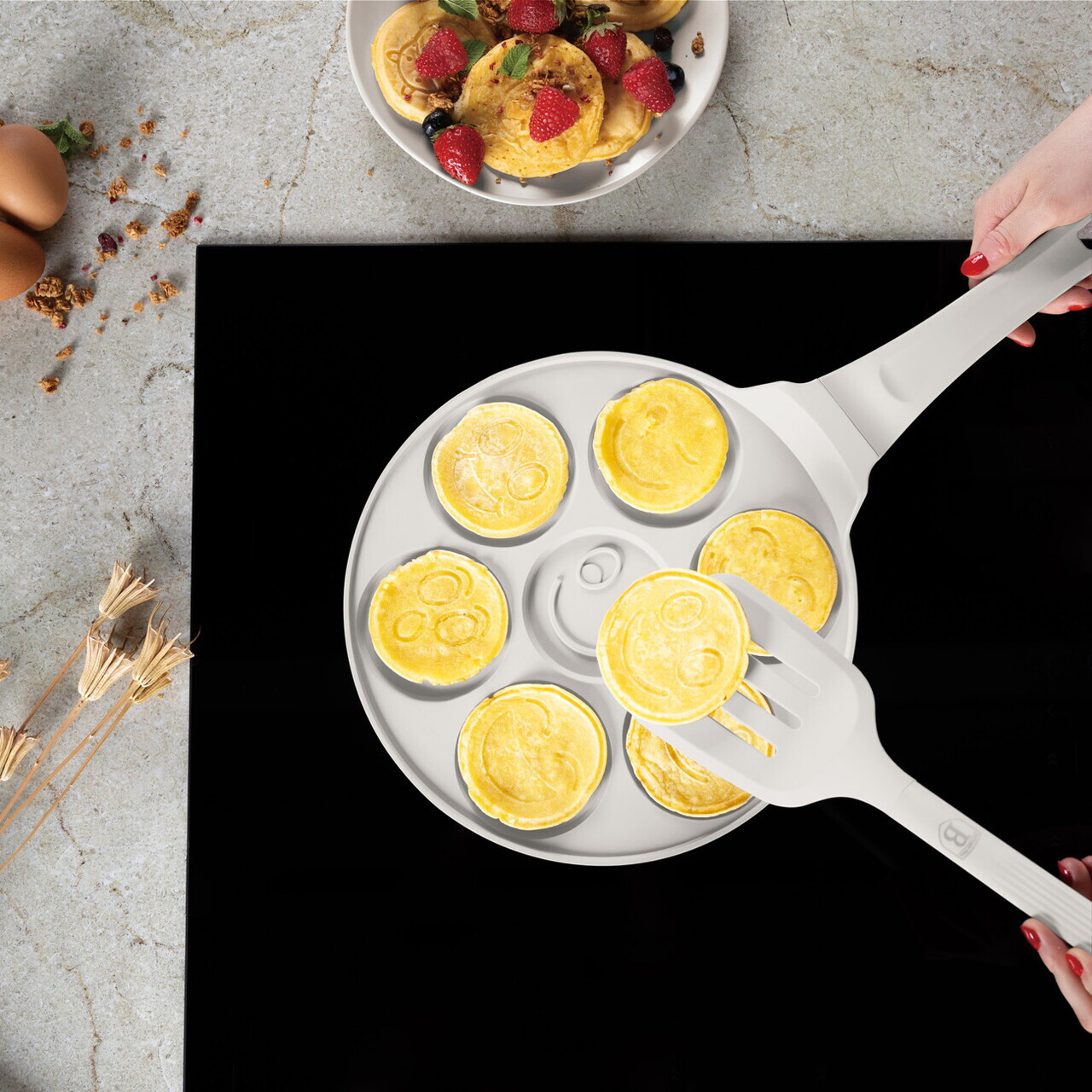 Tigaie pentru clatite, 7 forme emoji Berlinger Haus, Sahara, 26 cm, aluminiu turnat, crem mat - imagine 6