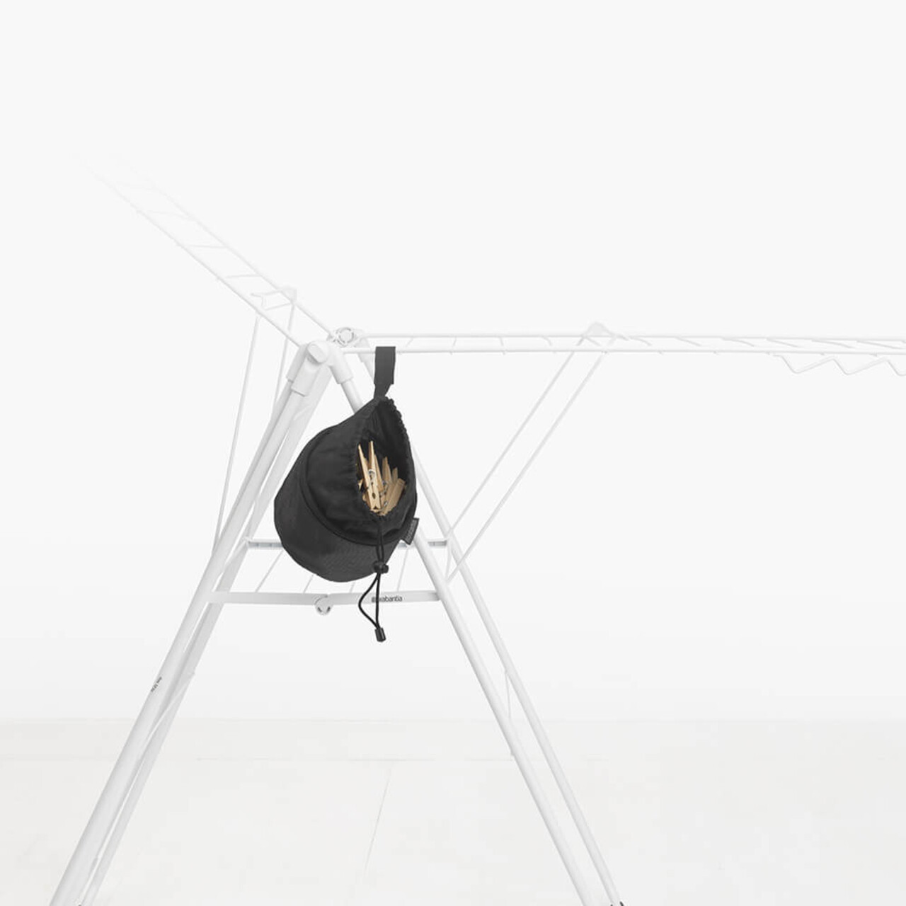 Cos pentru clesti de rufe, Brabantia, Black, 18x17.5x16 cm, poliester/piele ecologica, negru