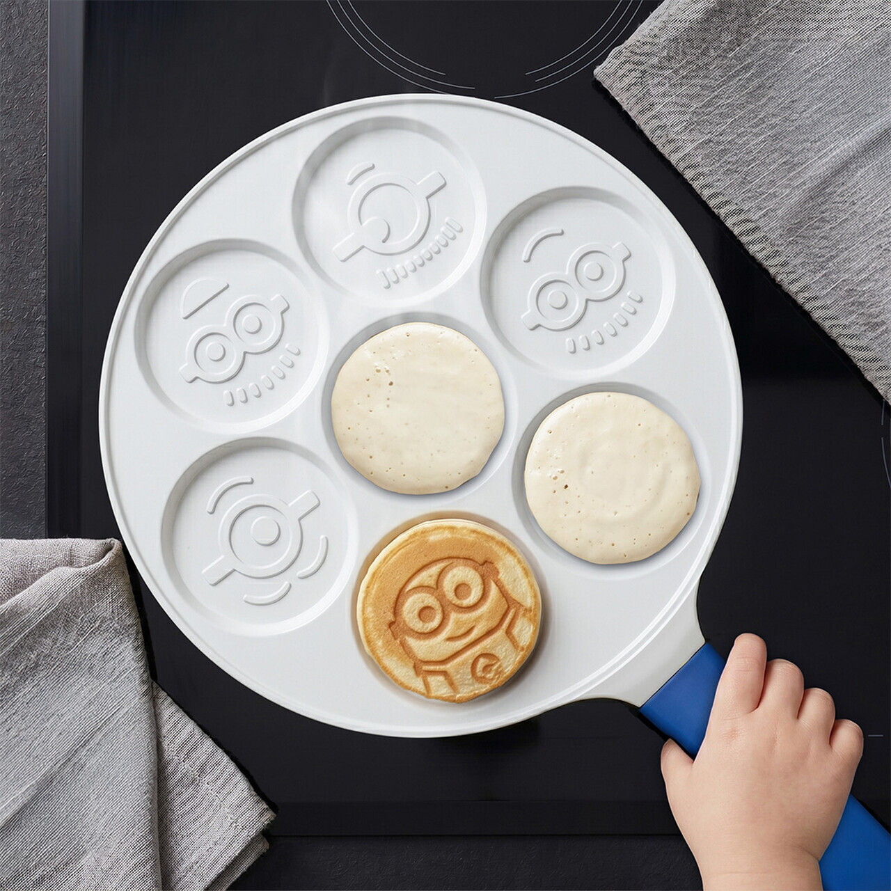 Tigaie pentru clatite, 7 forme Berlinger, Minions Collection, 26 cm, aluminiu turnat, galben/albastru - view 2