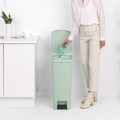 Cos de gunoi cu pedala, Brabantia, StepUp, 40 L, 35.2x28x66.6 cm, polipropilena, verde jad