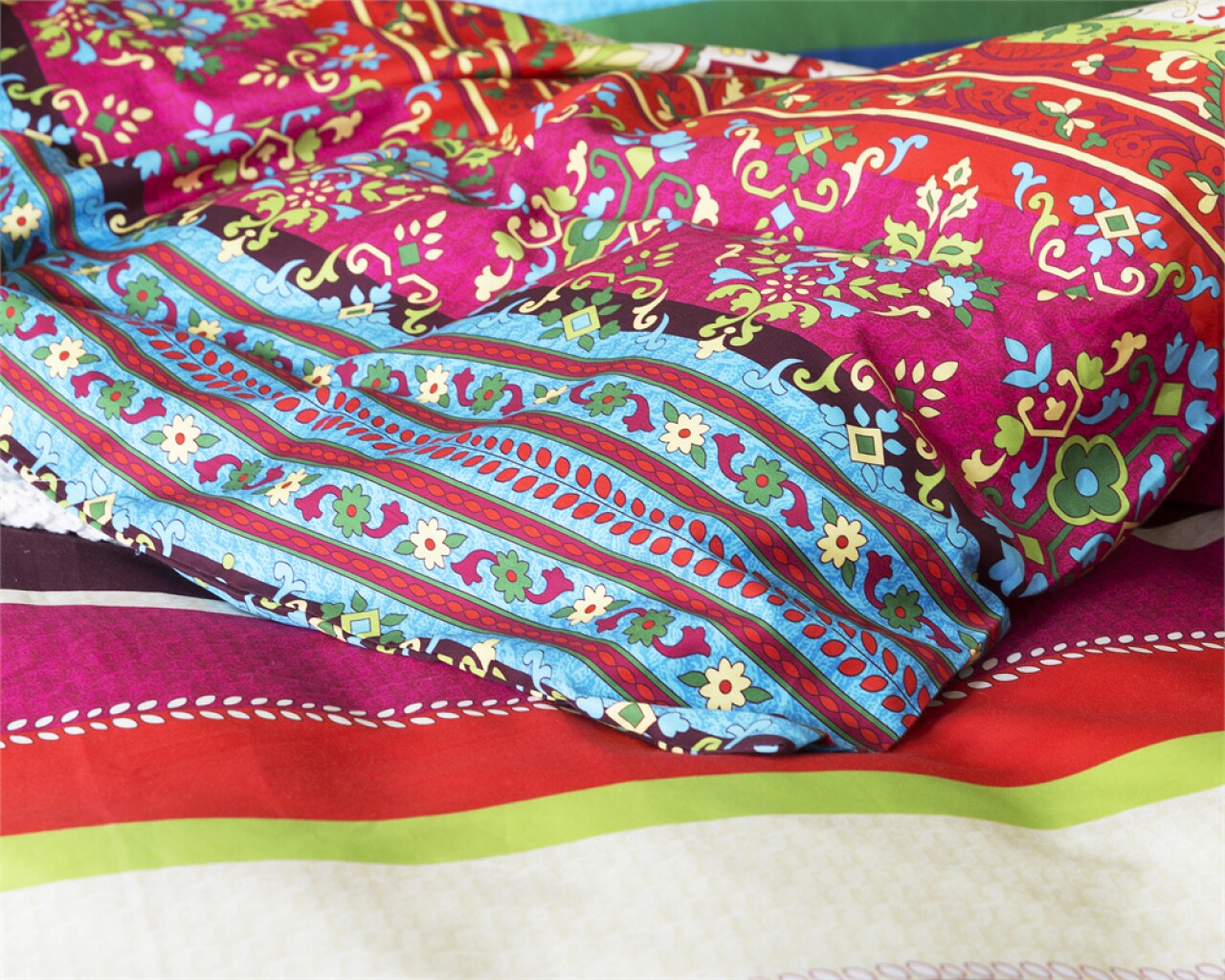 Lenjerie De Pat Dubla Jetti Multi - Primavera Deluxe, Royal Textile, 3 Piese, 240 X 260 Cm, 100% Bumbac Satinat, Multicolora