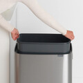 Cos de gunoi cu soft touch, Brabantia, Bo Touch Matt Fingerprint Proof, 60 L, 31.2x54.5x65.6 cm, otel, argintiu
