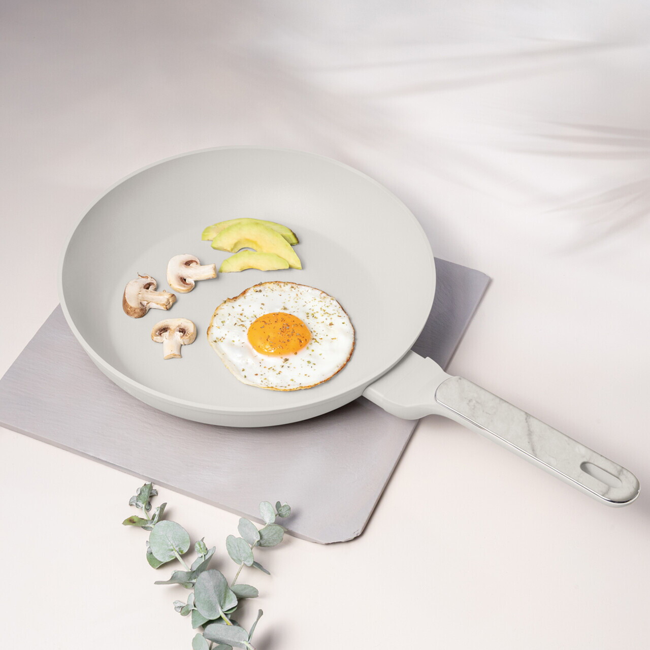 Tigaie Berlinger Haus, Sahara Marble, 28 cm, 2.4 L, aluminiu forjat, crem mat/marmura - imagine 5