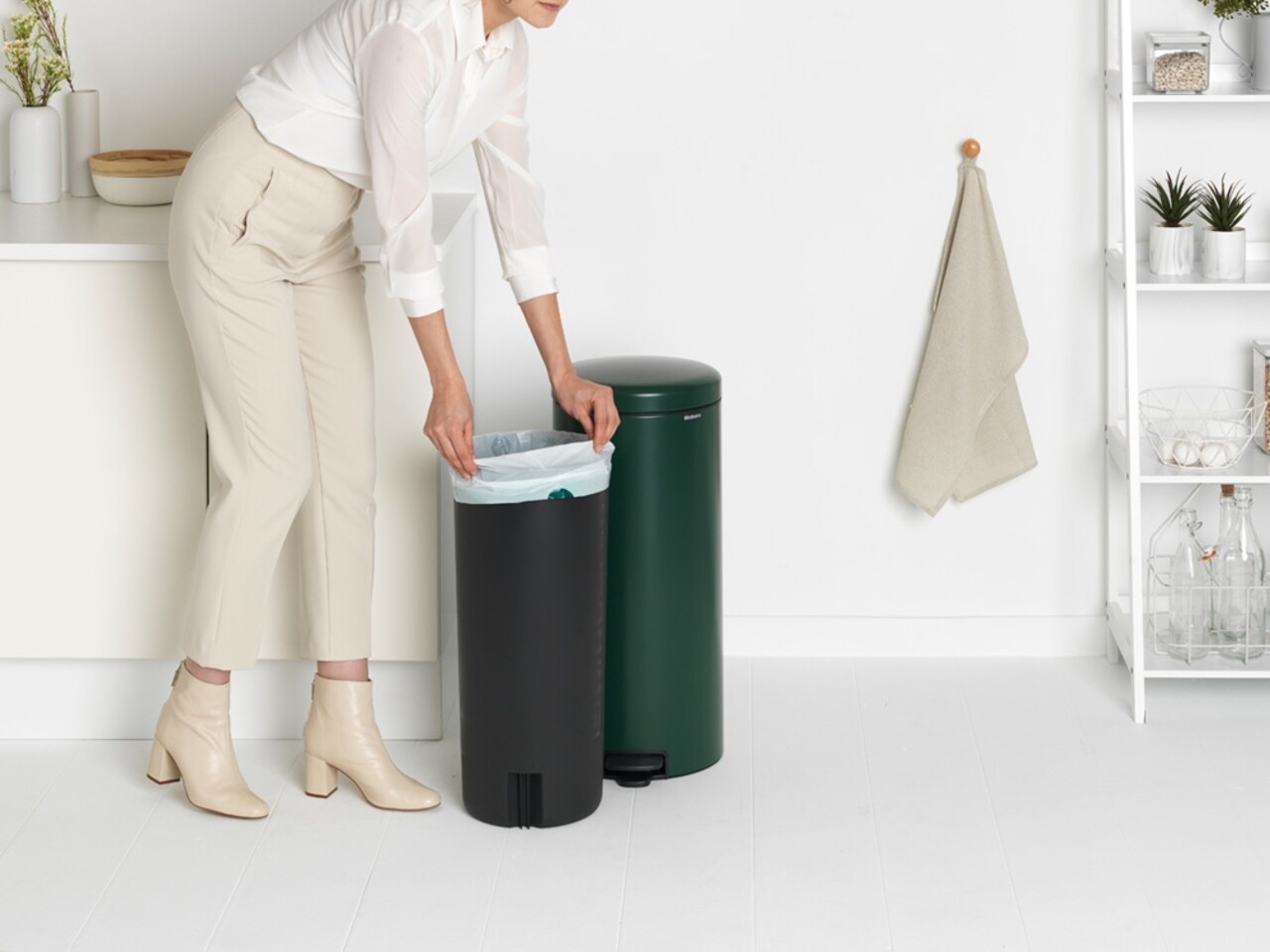 Cos De Gunoi Cu Pedala, Brabantia, Icon Pine Green, 30 L, Inox, Verde