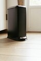 Cos de gunoi cu pedala Design, Wenko, 23.5x41x55 cm, otel/polipropilena, negru