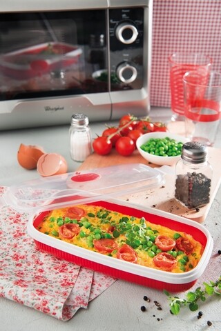 Recipient pentru prepararea omletei in cuptorul cu microunde, Snips, 0.75 L, polipropilena, rosu