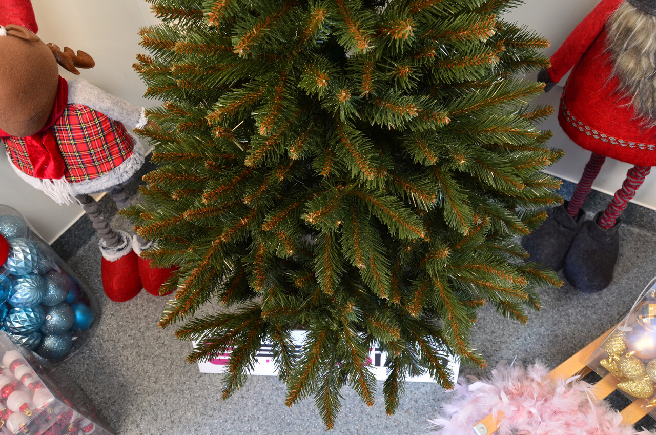 Brad artificial Christmas Deluxe by Sersimo, Royal, 150cm