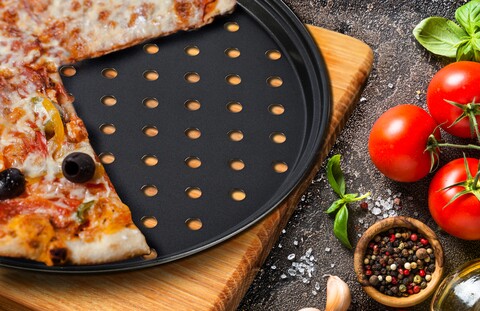 Tava perforata pentru pizza vanora, Ø26 cm, otel carbon, negru