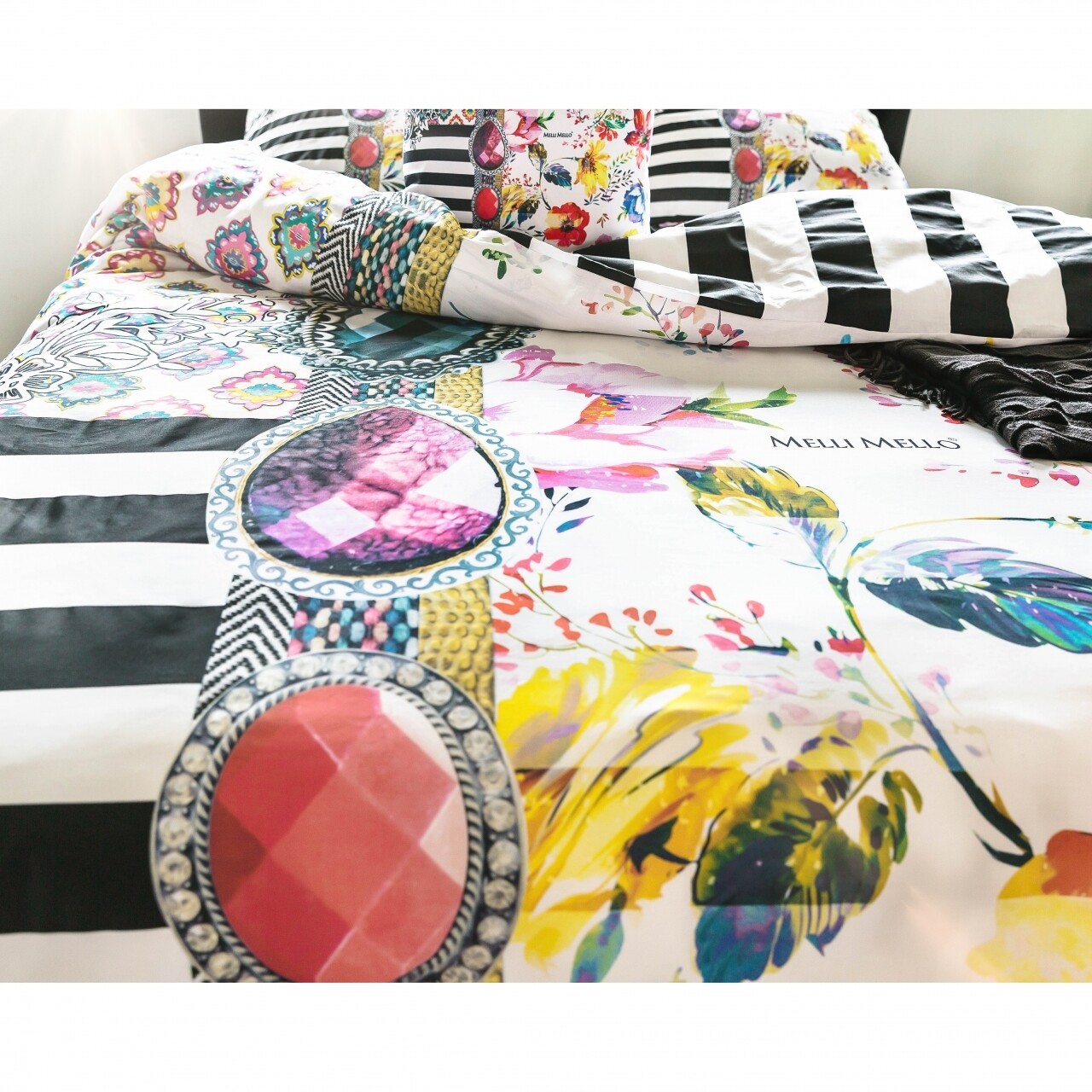 Lenjerie De Pat Dubla Aisha White, Melli Mello, 3 Piese, 200 X 220 Cm, 100% Bumbac Satinat, Multicolora