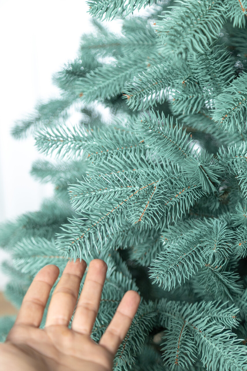 Brad artificial Christmas Deluxe by Sersimo, Kovalivka Select argintiu, integral 3D, 210 cm — imaginea 16