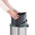 Cos de gunoi cu soft touch, Brabantia, Touch New, 40 L, 30.2x43.5x72.7 cm, otel, negru mat/argintiu