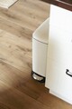 Cos de gunoi cu pedala Design, Wenko, 23.5x41x55 cm, otel/polipropilena, crem/negru
