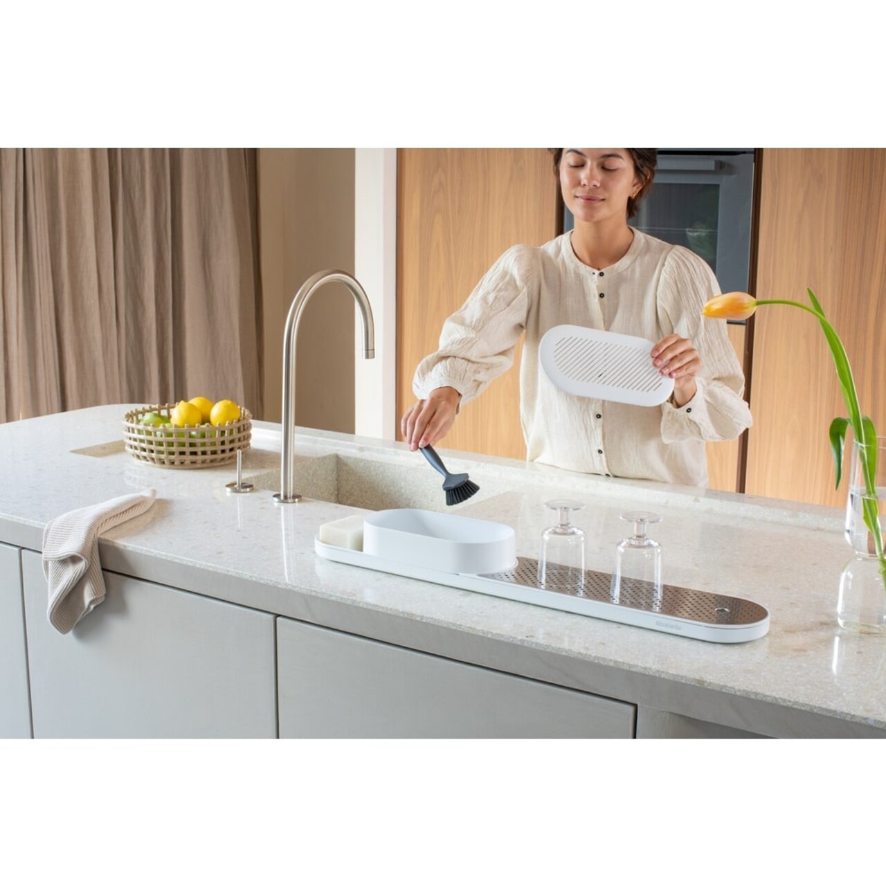 Set organizator chiuveta cu suport de uscare vase, Brabantia, SinkStyle Mineral, 75x13x15 cm, plastic/inox, alb