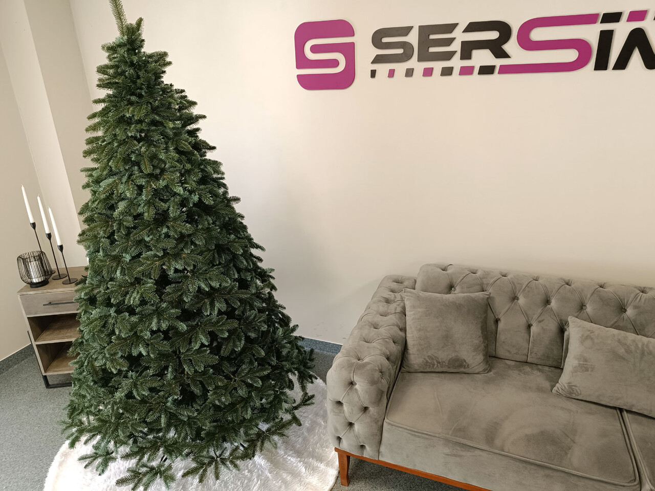 Brad artificial Christmas Deluxe by Sersimo, Canada argintiu, 3D, 210cm - view 4