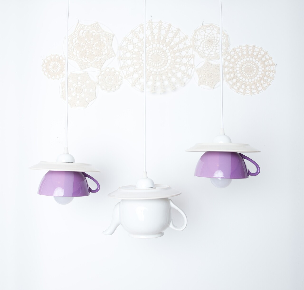 Lustra Tea Time Triple Crazy, Deco Republic, E27, 1x60W, Ceramica, Ceainic + Cesti, Alb/mov