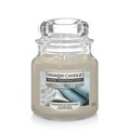 Lumanare parfumata in suport de sticla, Yankee Candle, 30 ore, 104 g, mimoza/iris/vanilie