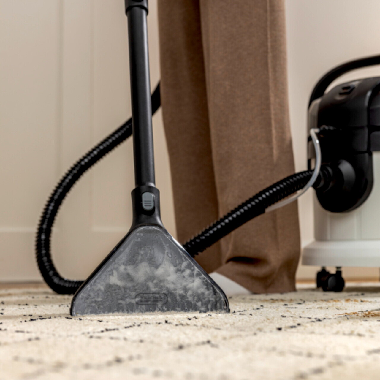 Aspirator cu spalare prin injectie-extractie SE 4, Karcher, alb/negru — imaginea 4