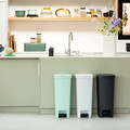 Cos de gunoi cu pedala, Brabantia, StepUp, 40 L, 35.2x28x66.6 cm, polipropilena, gri deschis