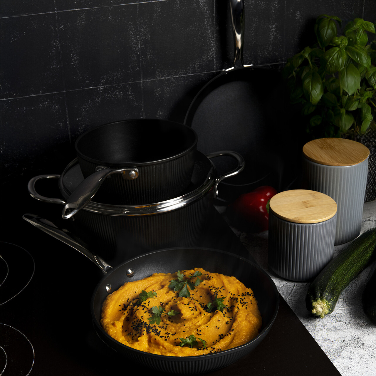 Oala cu capac Curly, Ambition, 20 cm, 2.2 L, aluminiu, negru - imagine 4