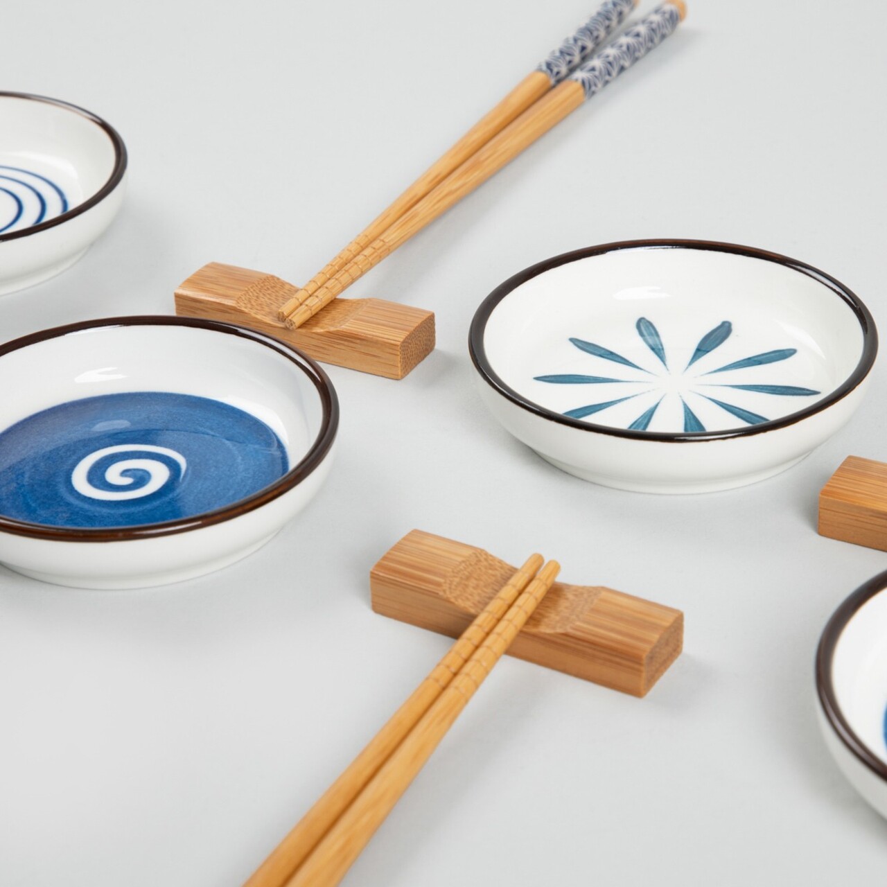 Set 12 piese pentru servire sushi Kioto, Homla, 22 cm, ceramica/bambus, multicolor