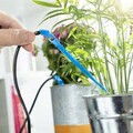 Sistem automat de irigare prin picurare pentru ghivece Regott, InnovaGoods, USB