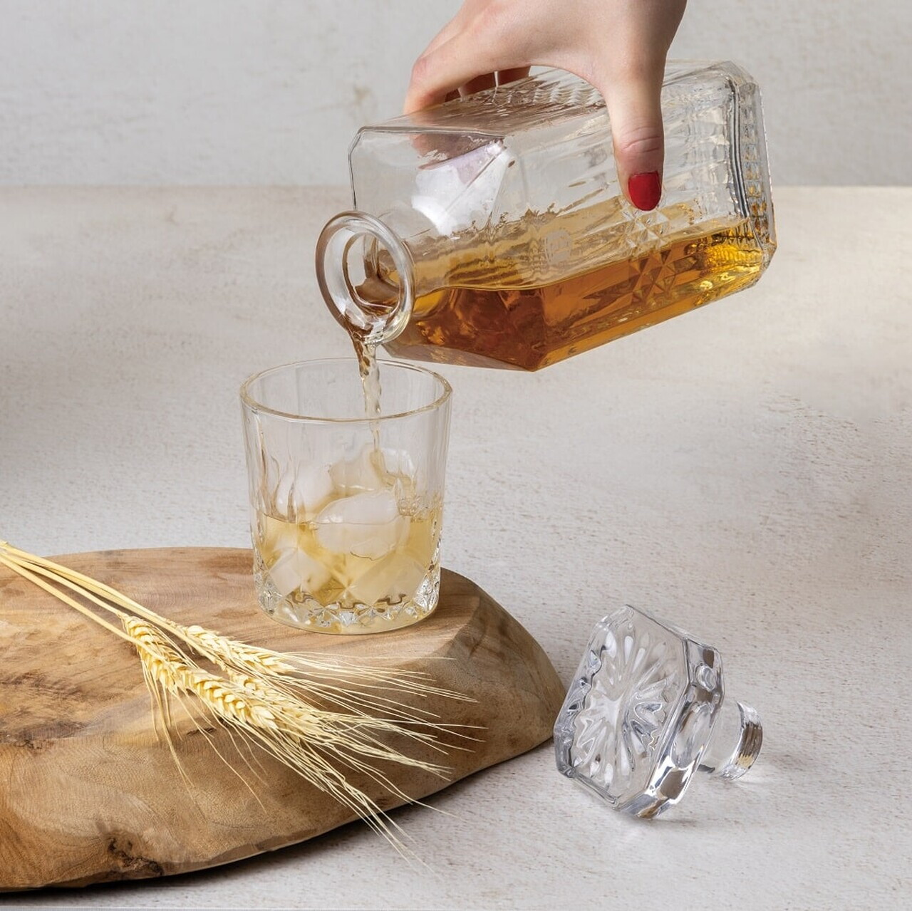 Set 4 pahare si sticla pentru whisky Berlinger Haus, Whisky, 750ml / 220 ml, sticla, transparent - imagine 4