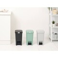 Cos de gunoi cu pedala, Brabantia, StepUp, 10 L, 26.5x20.3x38.1 cm, polipropilena, gri inchis