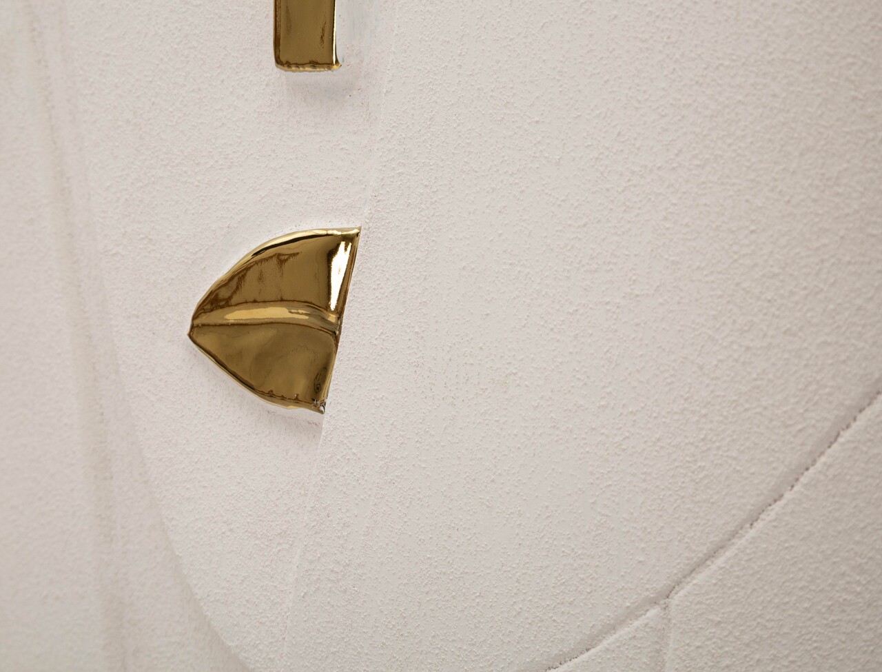 Decoratiune de perete, Mauro Ferretti, Nairobi, 23.5x6.5x49.5 cm, ceramica, alb/auriu - imagine 5