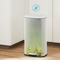 Cos de gunoi cu pedala 50 L, Songmics, inchidere soft close, capac cu balamale, igienic, etans, 43.2x37.1x63.2 cm, otel, alb