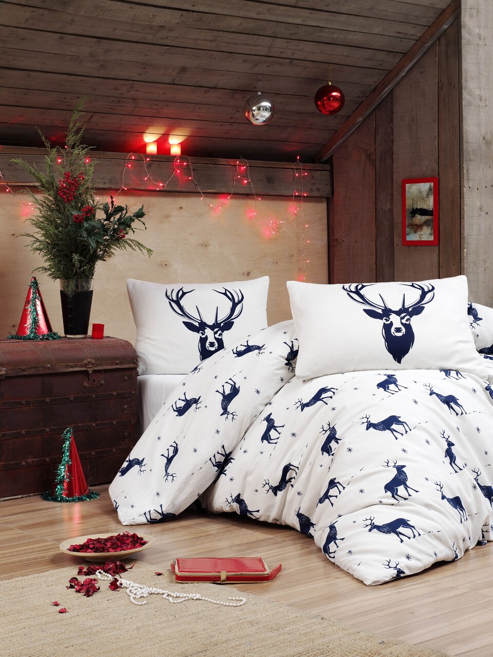 Lenjerie de pat dubla, Geyik - Dark Blue v2, Eponj Home, 65% bumbac/35% poliester