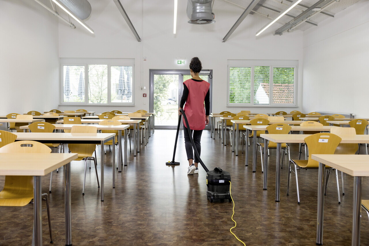 Aspirator profesional uscat T 11/1 Classic HEPA Black Edition, Karcher, negru — imaginea 3