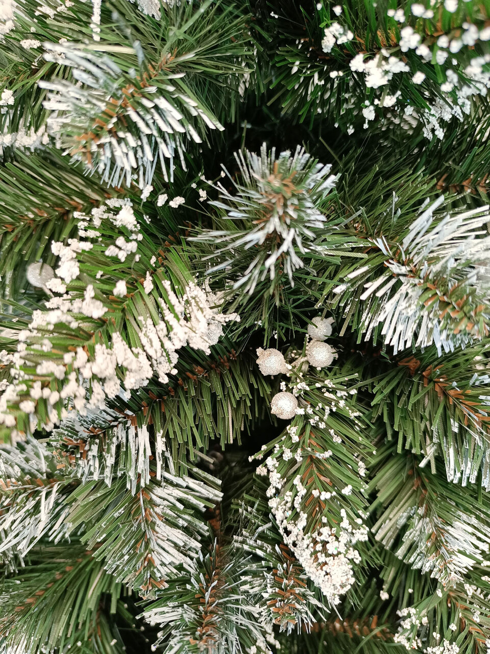 Brad artificial Christmas Deluxe by Sersimo, Crystal nins cu merisoare, 2D, 220cm — imaginea 13