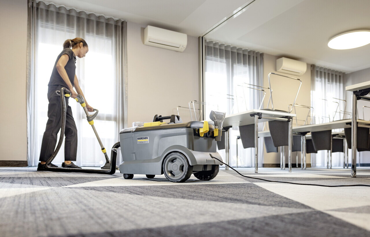 Aspirator cu spalare prin injectie-extractie profesional Puzzi 10/1, Karcher, gri — imaginea 2