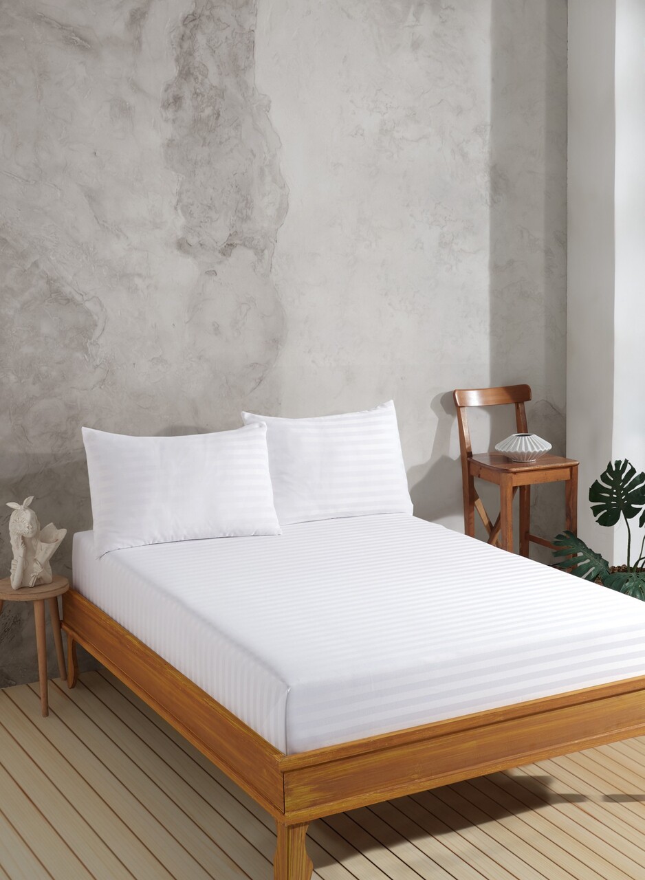 Set de pat pentru o persoana (cearceaf cu elastic si perna) 2 piese, Water Yollu Saten - White, EnLora Home, 70% bumbac/30% poliester