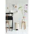 Cos de gunoi cu pedala, Brabantia, Icon Almond, 12 L, inox, crem
