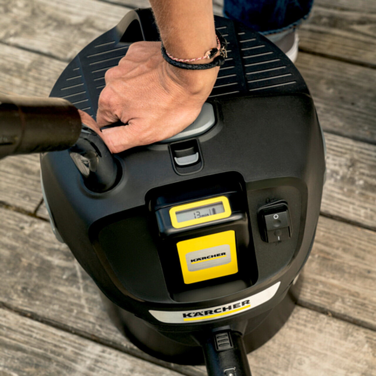 Aspirator cenusa cu acumulator AD 2 Battery Set, Karcher, negru — imaginea 7