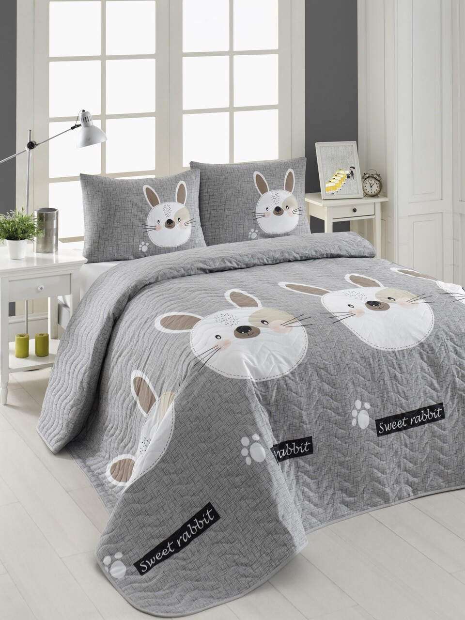 Set cuvertura matlasata dubla 3 piese L'essentiel Maison Tavşancık 65% bumbac/35% poliester Gri / Maro / Alb / Roz