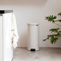 Cos de gunoi cu pedala, Brabantia, NewIcon, 30 L, 38x29.3x67.9 cm, otel, bej