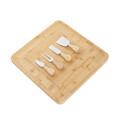 Platou servire cu 4 cutite Rumi, Homla, 32x32 cm, bambus/inox, natur