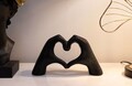 Figurina /sculptura decorativa Hands Lover, Mauro Ferretti, 25x7.5x13.5 cm, polirasina, negru