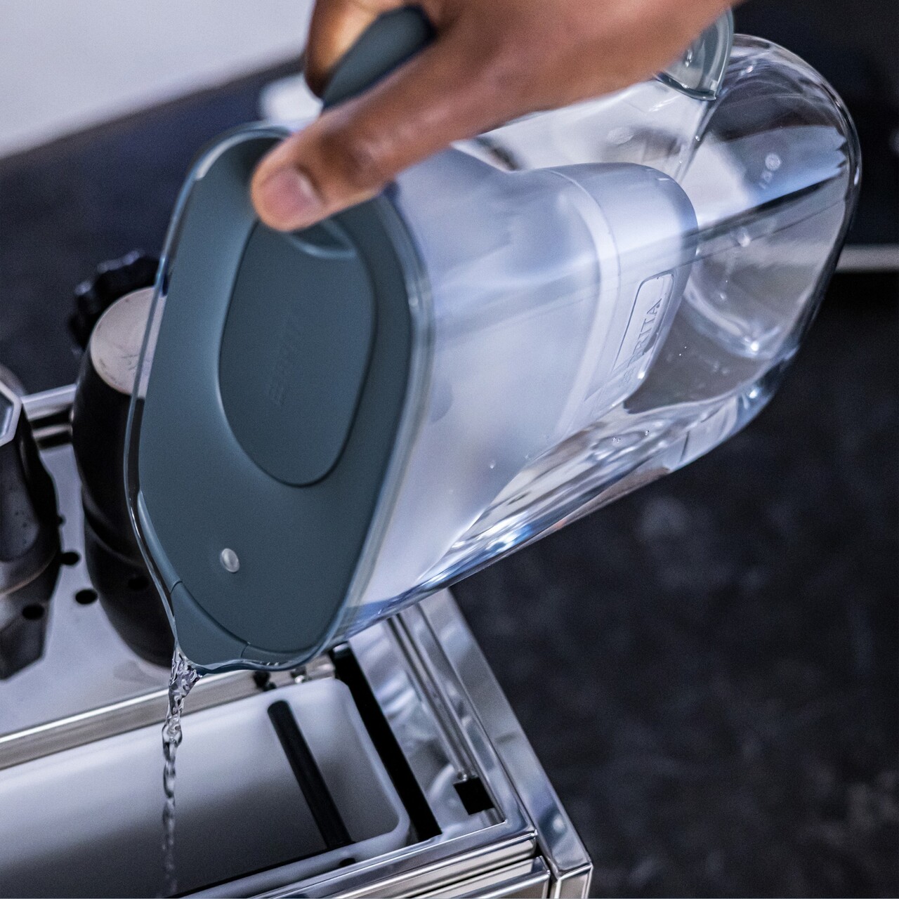 Cana filtranta BRITA Style Essential 2,4 L + 2 filtre Maxtra Pro (Stone Blue) - imagine 3