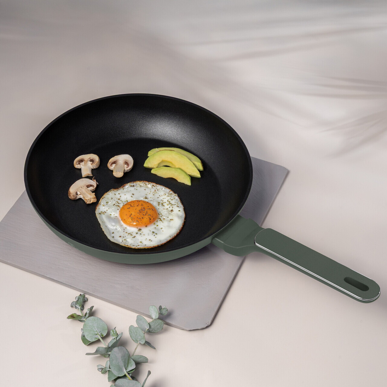 Tigaie Berlinger Haus, Matte Green, 28 cm, 2.4 L, aluminiu forjat, verde mat - imagine 3