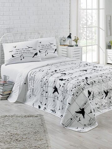 Set cuvertura de pat dubla matlasata, EnLora Home, Note Black White, 3 piese, 65% bumbac, 35% poliester, alb/negru EnLora Home