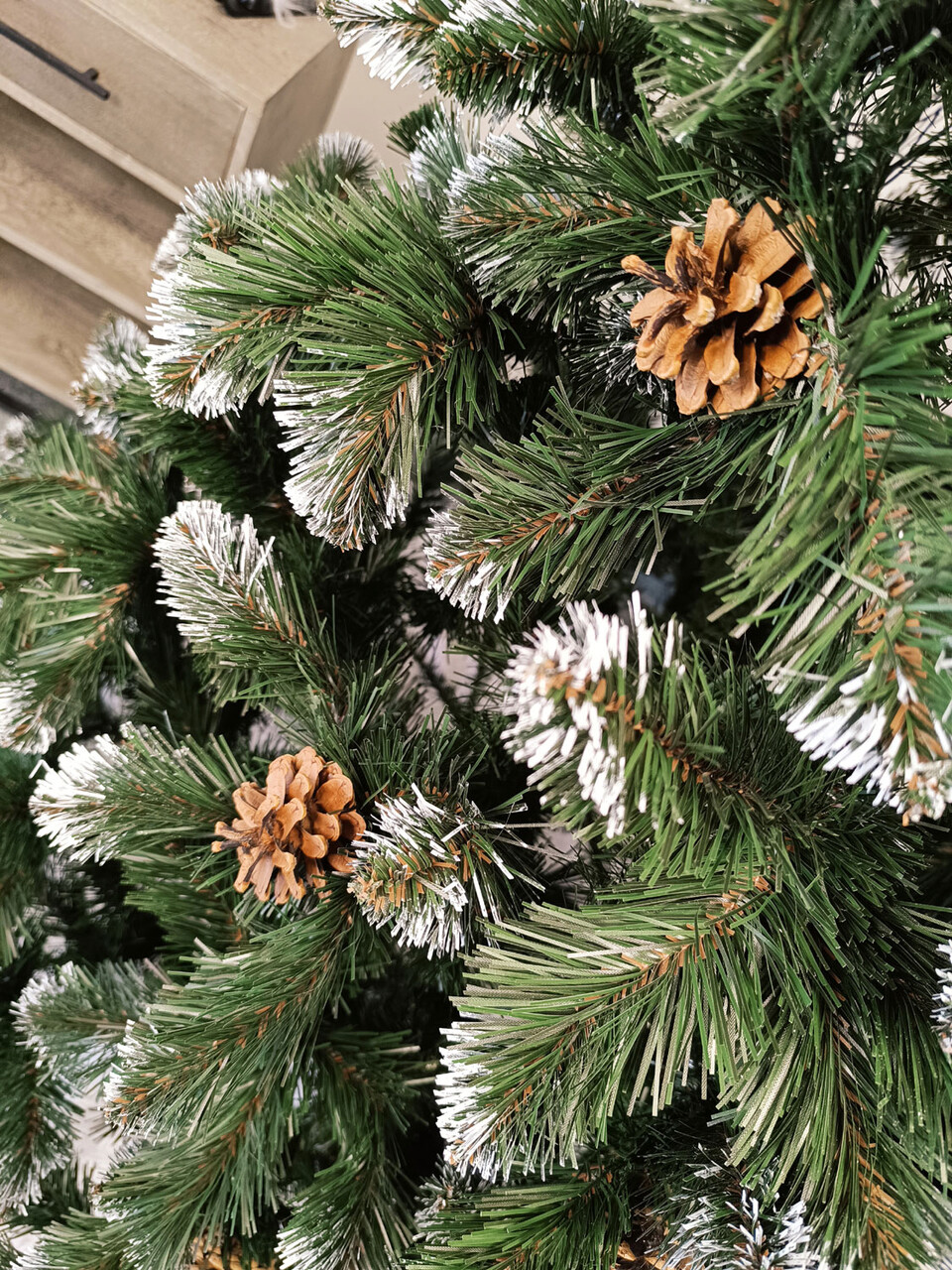 Brad artificial Christmas Deluxe by Sersimo, Lidia Nins cu conuri, 2D, 250cm — imaginea 8