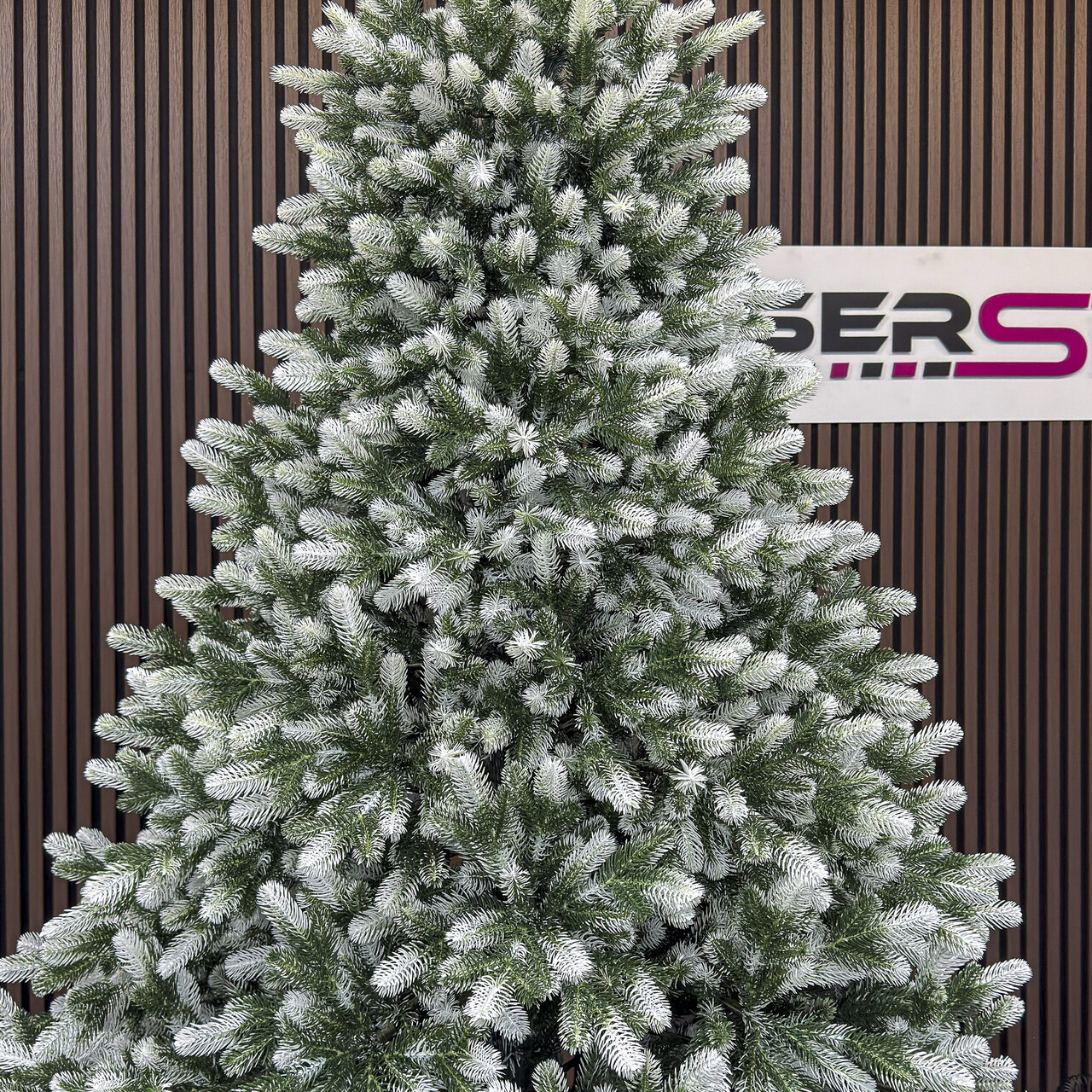 Brad artificial Christmas Deluxe by Sersimo, Polar Winter Select, integral 3D, 230 cm