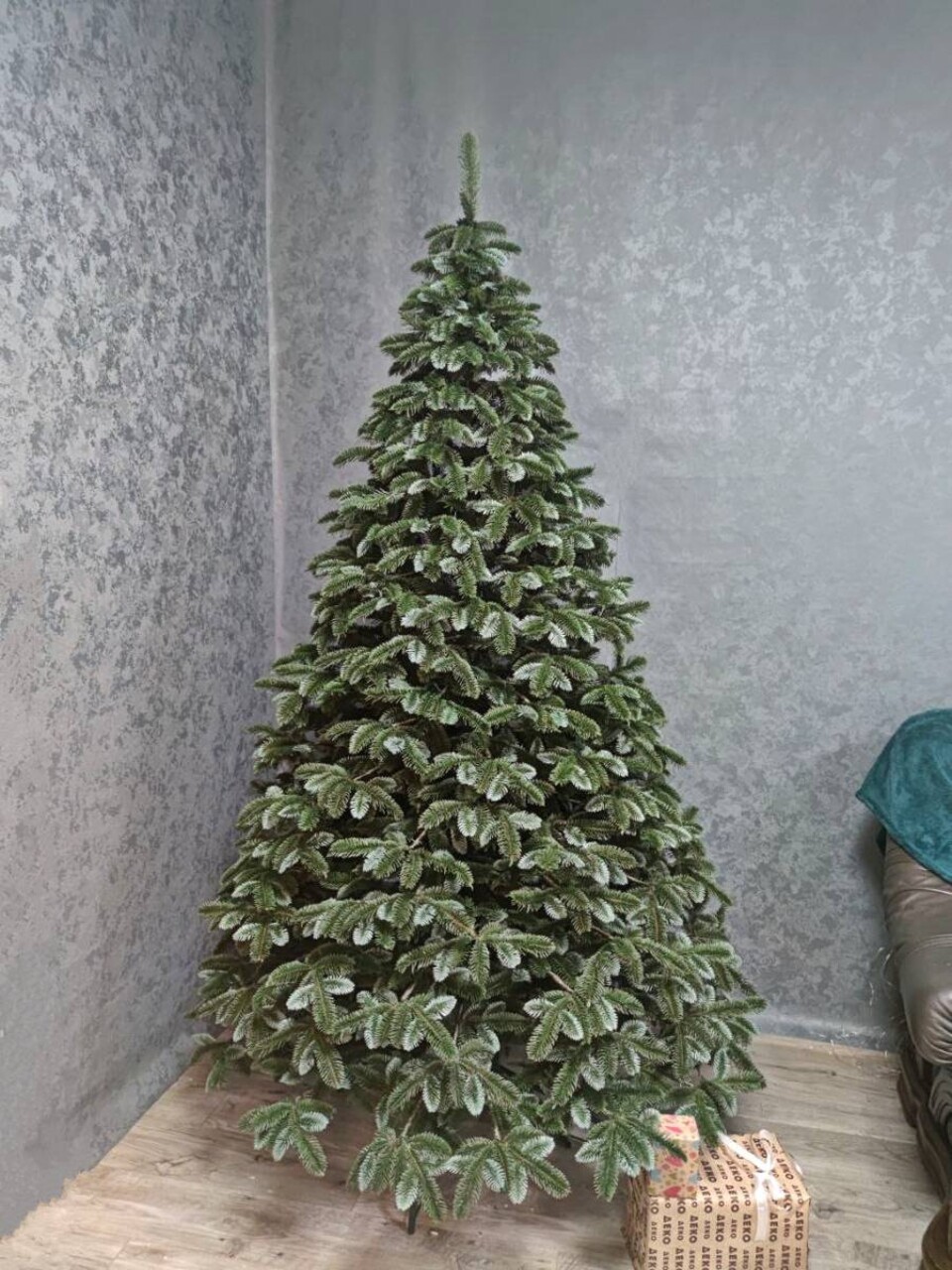 Brad artificial Christmas Deluxe by Sersimo, Canada argintiu, 3D, 210cm - view 3