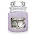 Lumanare parfumata in suport de sticla, Yankee Candle, 60 ore, 340 g, aer proaspat/lavanda/amestec oriental
