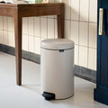 Cos de gunoi cu pedala, Brabantia, NewIcon, 20 L, 38x29x46.7 cm, otel, bej