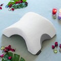 Perna cervicala vascoelastica pentru cupluri Cozzy, InnovaGoods, 36 x 12.5 x 30.5 cm, ergonomica, alb/gri